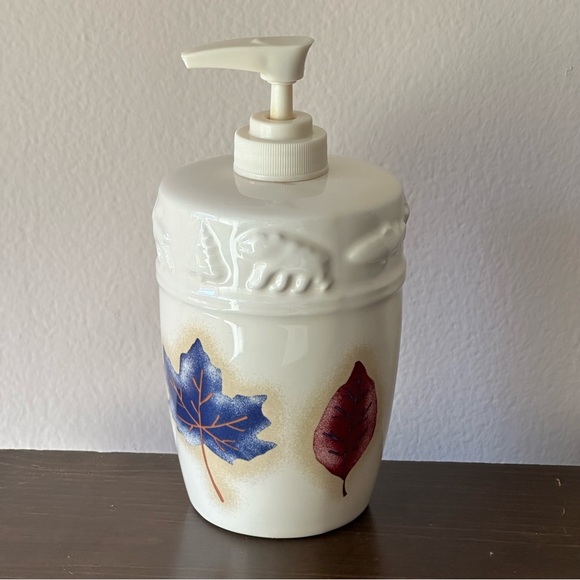FAVORITE THINGS Leaf and Woodland Animals Soap Dispenser - Picture 3 of 4